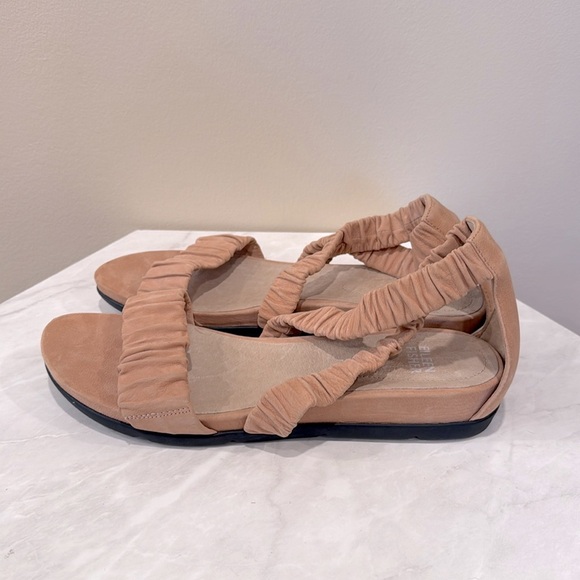 🔥NWOT Eileen Fisher Women's Tan Sandals🔥 - Picture 2 of 3